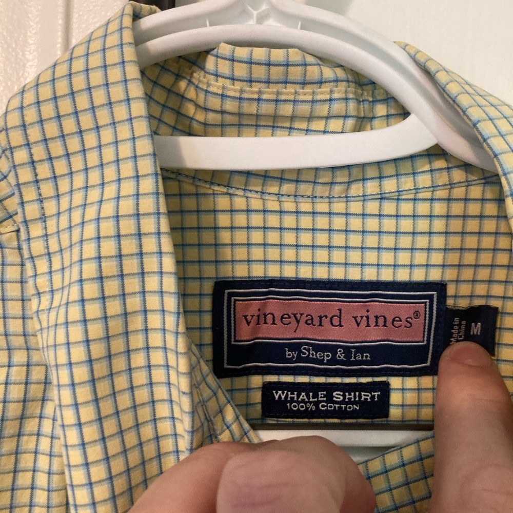 Vineyard Vines Button Down Medium - image 2